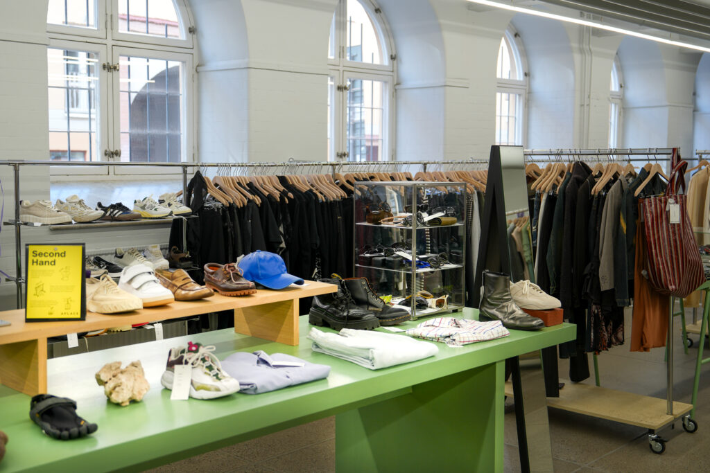 APLACE butik som innehåller secondhand